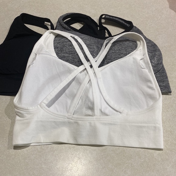 Bundle of 3 Sports Bras with removable pads and criss cross back - Picture 2 of 5